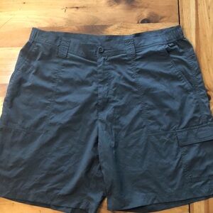Columbia PFG shorts men’s six pocket men’s size 36  Waist 8L in like new